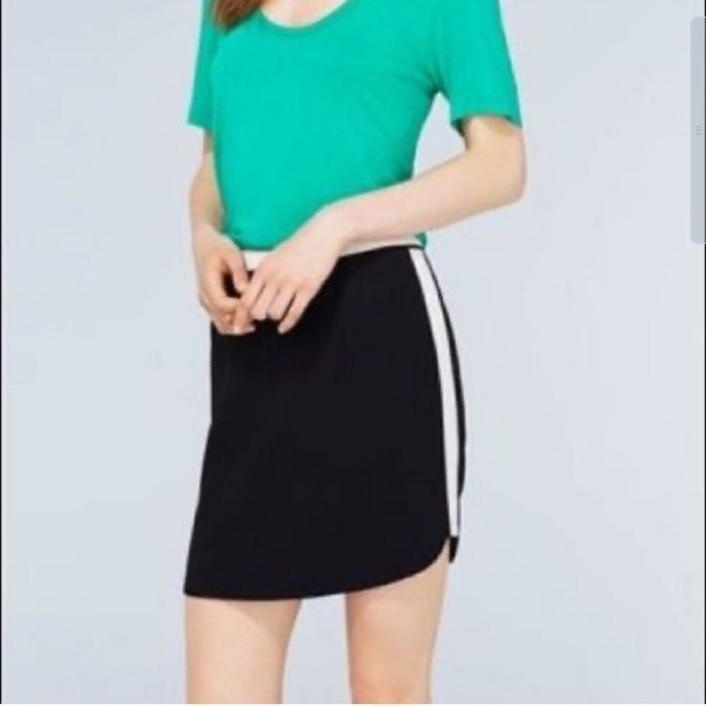𝅺aritzia Babaton Tyler Mini Skirt new